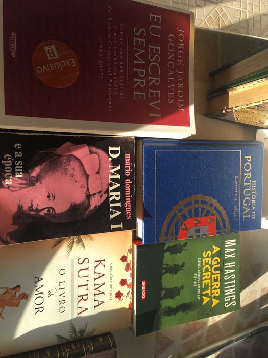 Duas Enciclopédias mais livros