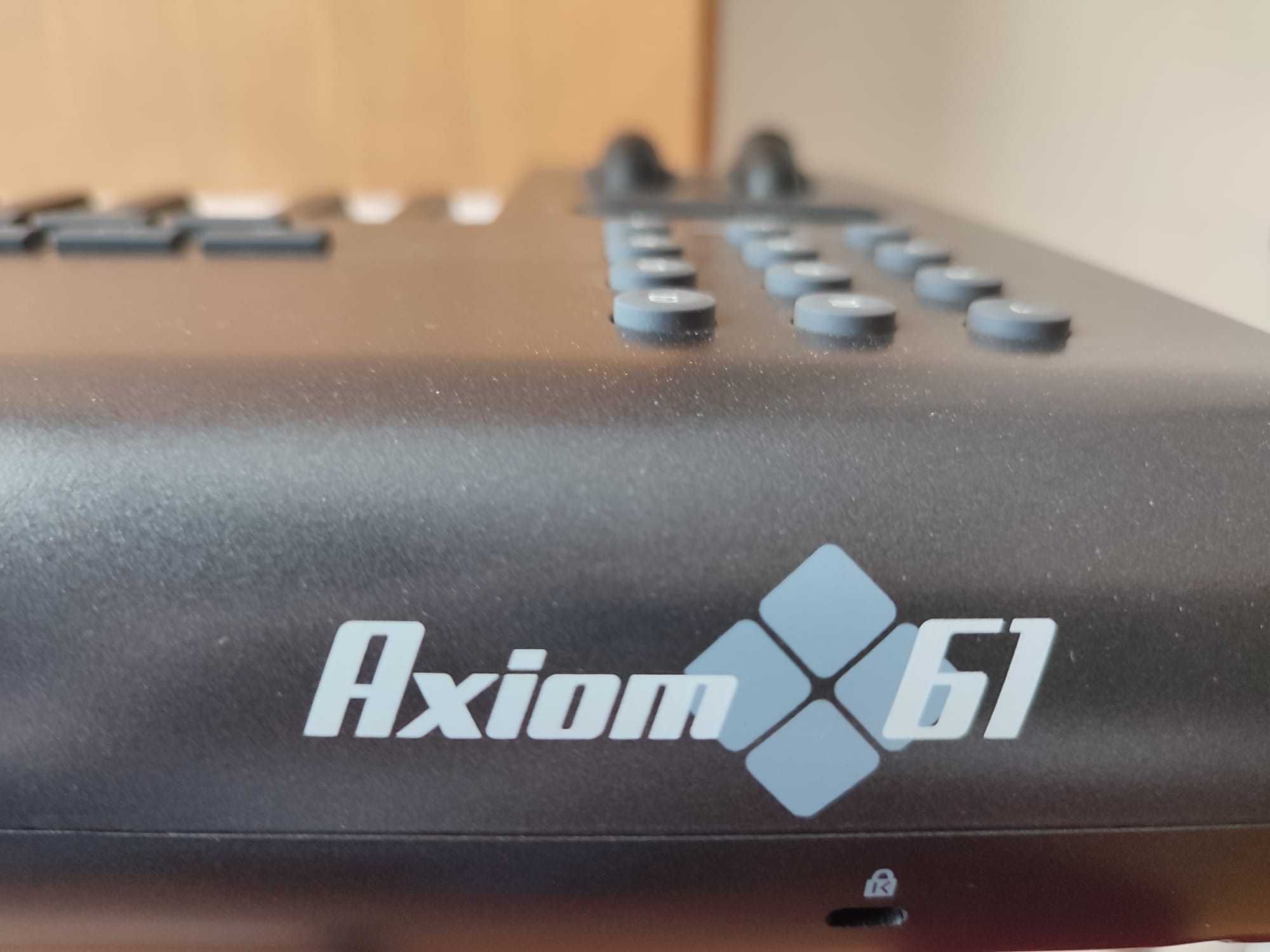 Teclado MIDI M-Audio AXION 61 teclas