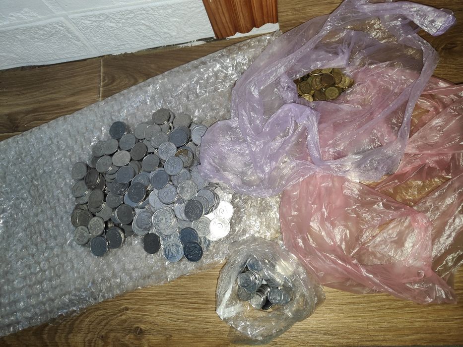 Монети 1 копійка 2, 5 копійок 10