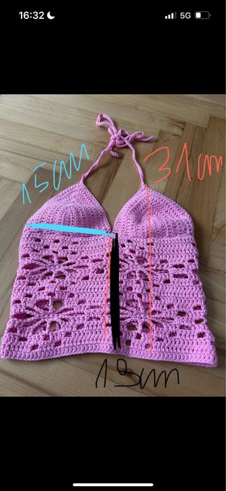 Różowy top szydełkowy halter handmade w kwiatki