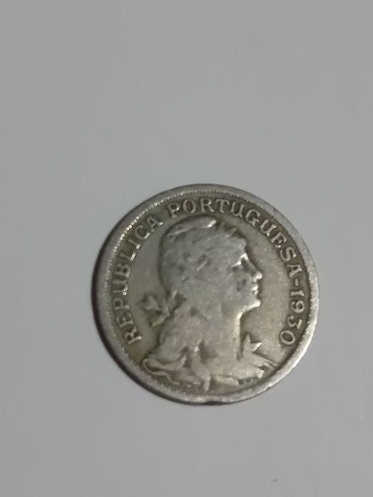 Moedas 50 centavos  a mais antiga e de ano 1930