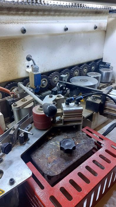 Orladora com tupias de entrada e arredondador