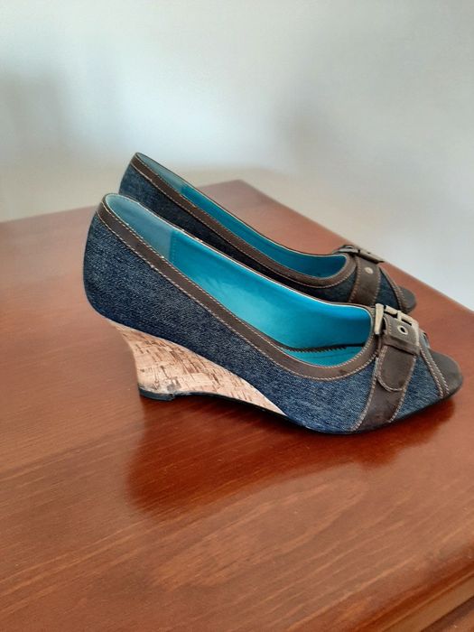 Sapatos de cunha