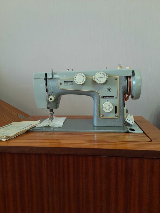 Швейна машинка Подольск 142 з ел. приводом б/в. 2250грн. Торг