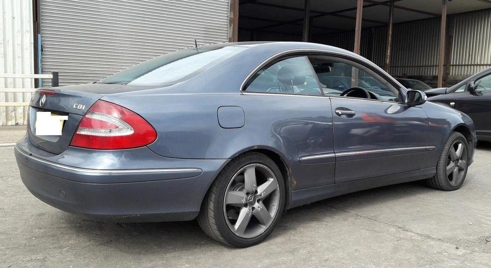 Mercedes CLK270 2.7CDI W209 de 2003 disponível para peças