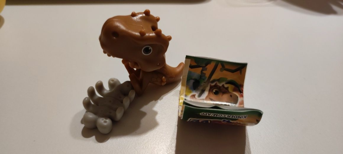 Kinder niespodzianka dinozaur rex
