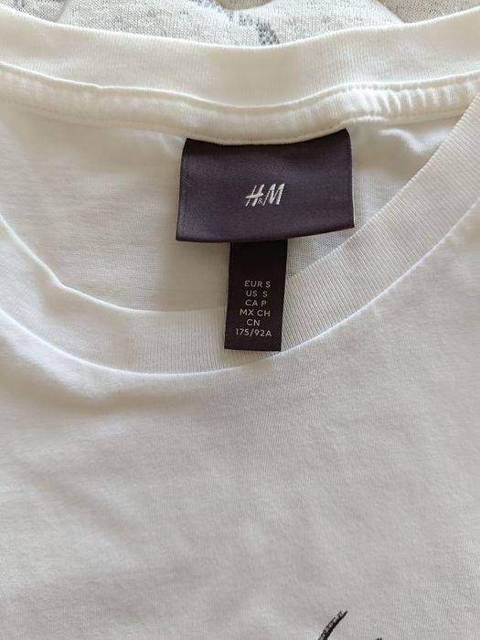 T-shirt branca com flores, tamanho S