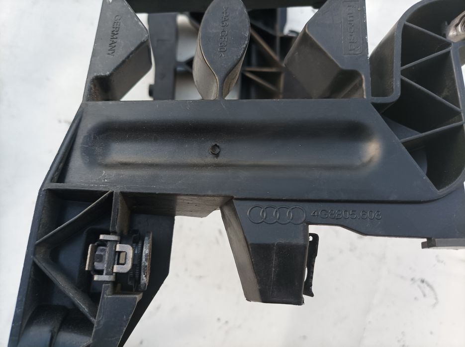 Mocowanie lamp AUDI A6 C7 przed lift