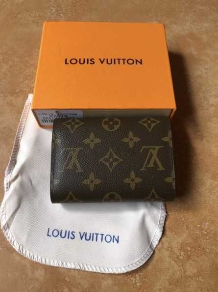 LOUIS VUITTON Victorine Portfele