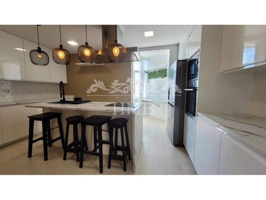 Apartamento T3/T2 -Remodelado Com Terraço Privativo