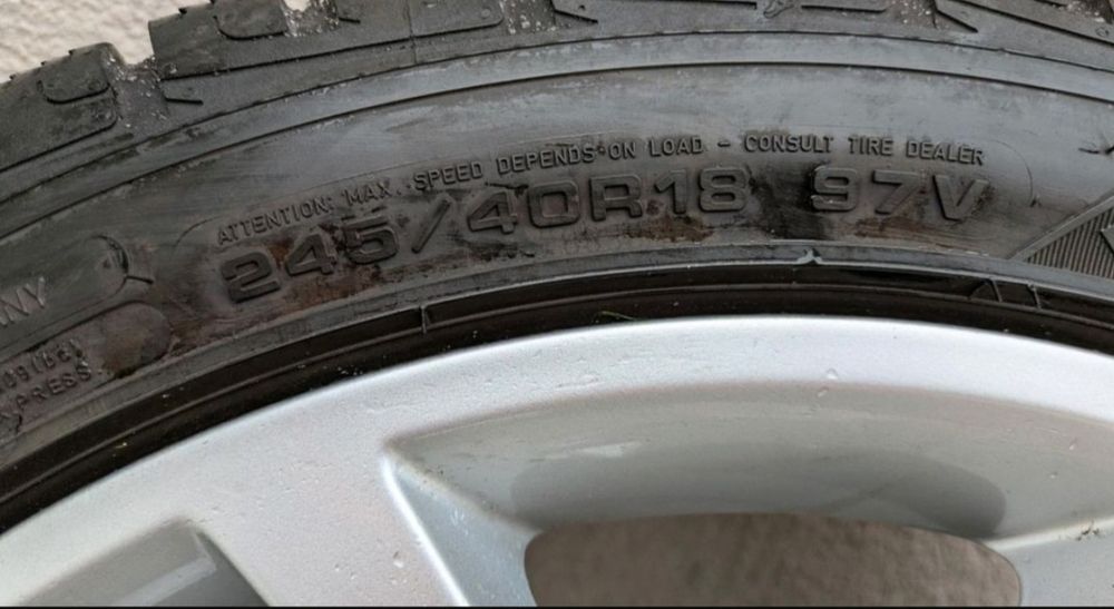 Oryginalne alufelgi Audi 5x112 r18" z oponami zimowymi