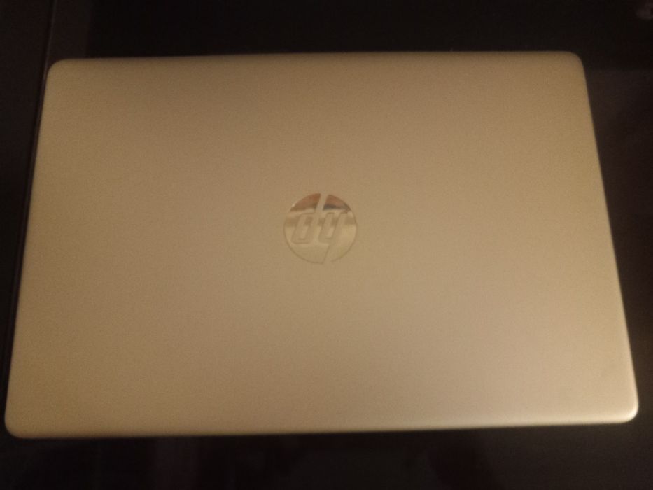 COMPUTADOR HP  praticamente novo, vendo por 650€