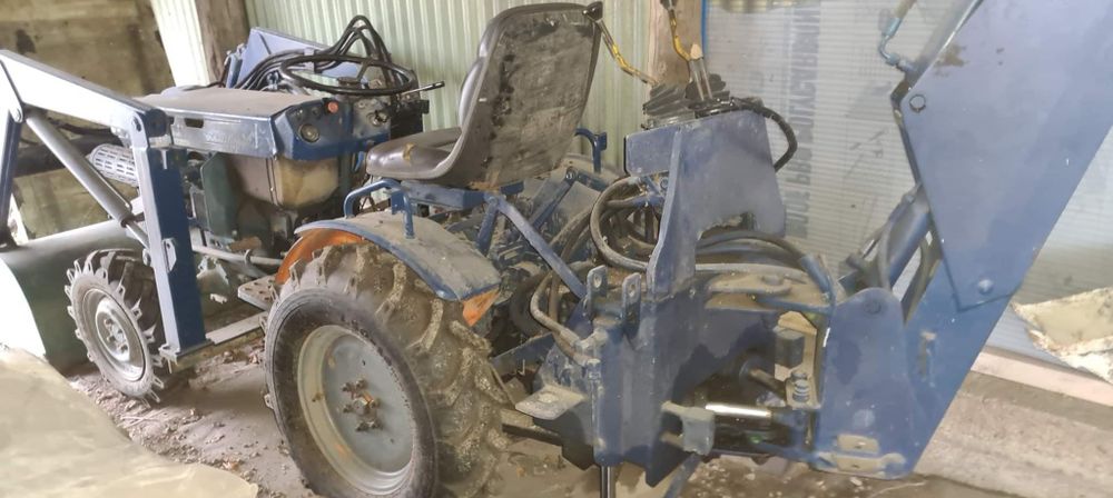 Trator KUBOTA B7001 4x4