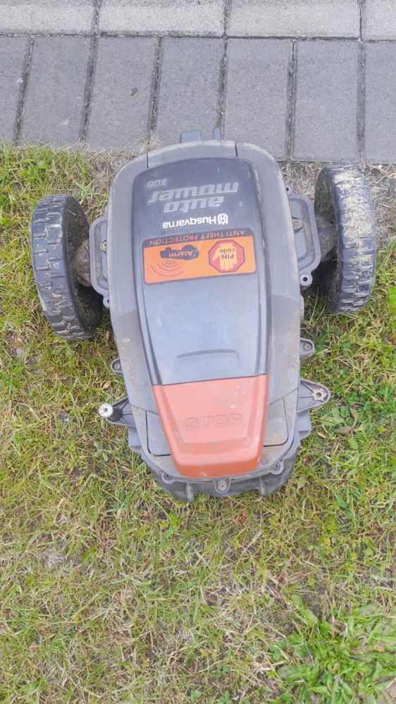 Roboty koszace Bosch Intengo Stiga Autoclip 127 i Husqvarna CS P1