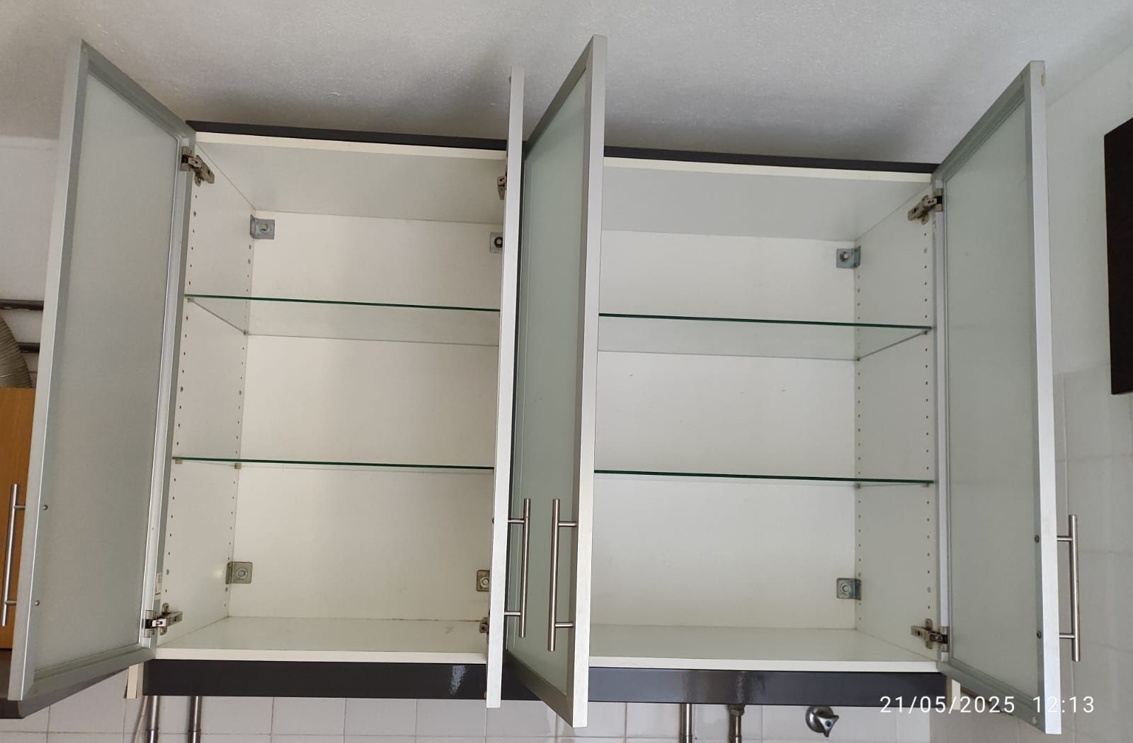 Armário cozinha grande portas de vidro