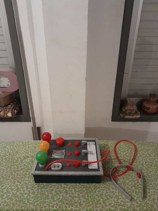 Vendo Jogo Máquina da Verdade a pilhas muito bonito como novo