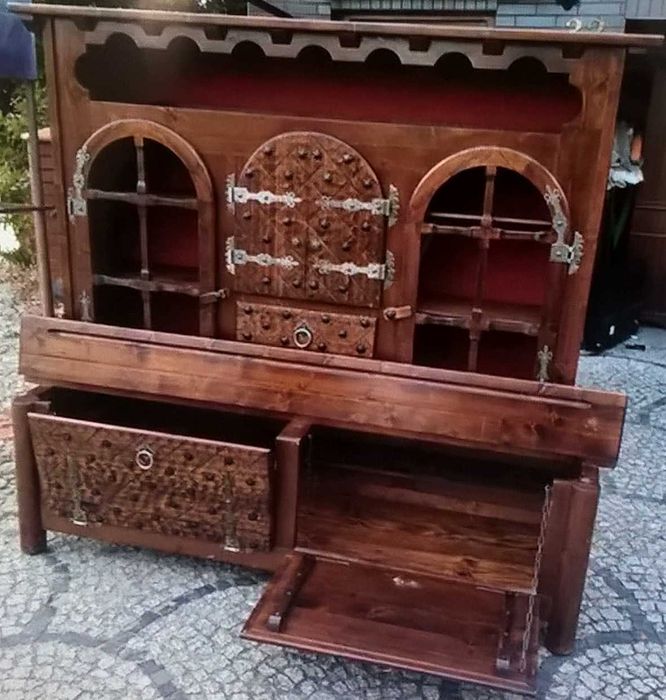 Kredens Drewniany w stylu zamkowym / rustykalnym / vintage