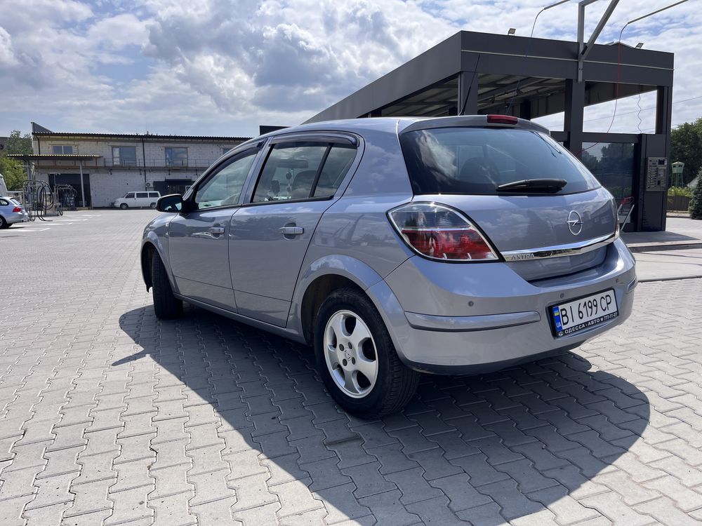 Opel astra h хетчбек