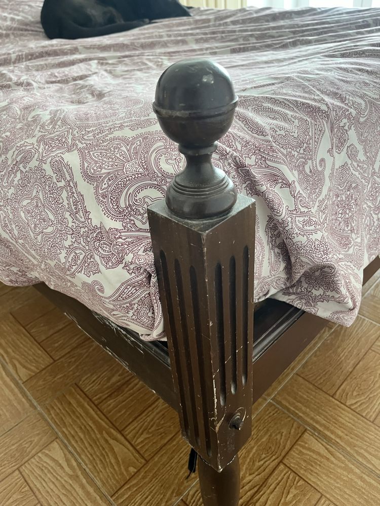 Cama + Colchao higienizado + 2 estrados