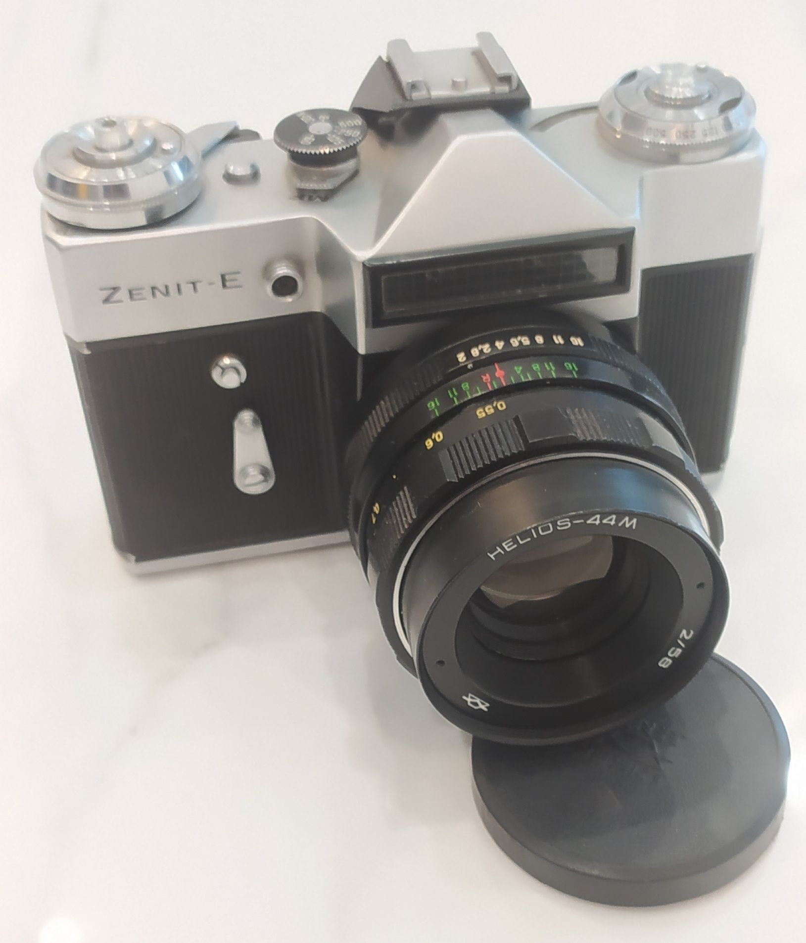 Продам фотоапарат Zenit-E, лінза HELIOS -44M 2/58.