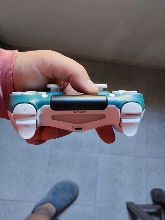 PlayStation 4 com comando move