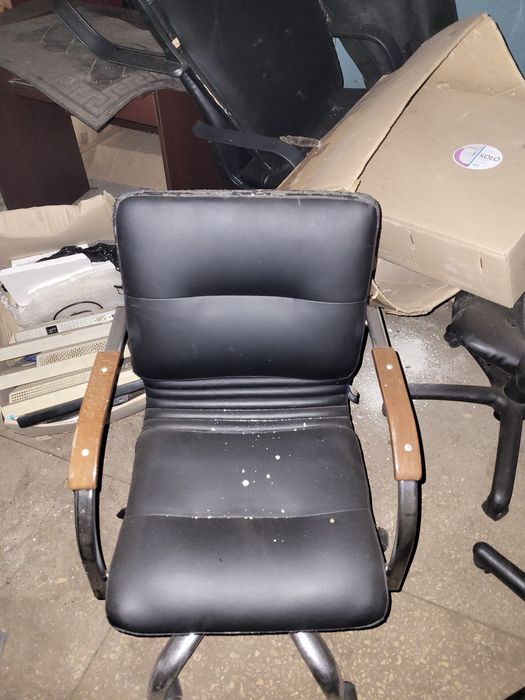Продам крісло офісне