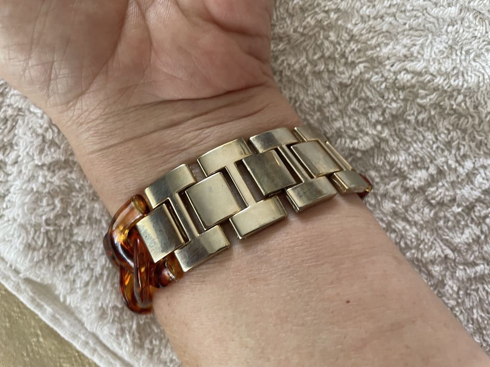 Relogio senhora dourado e bracelete com plástico