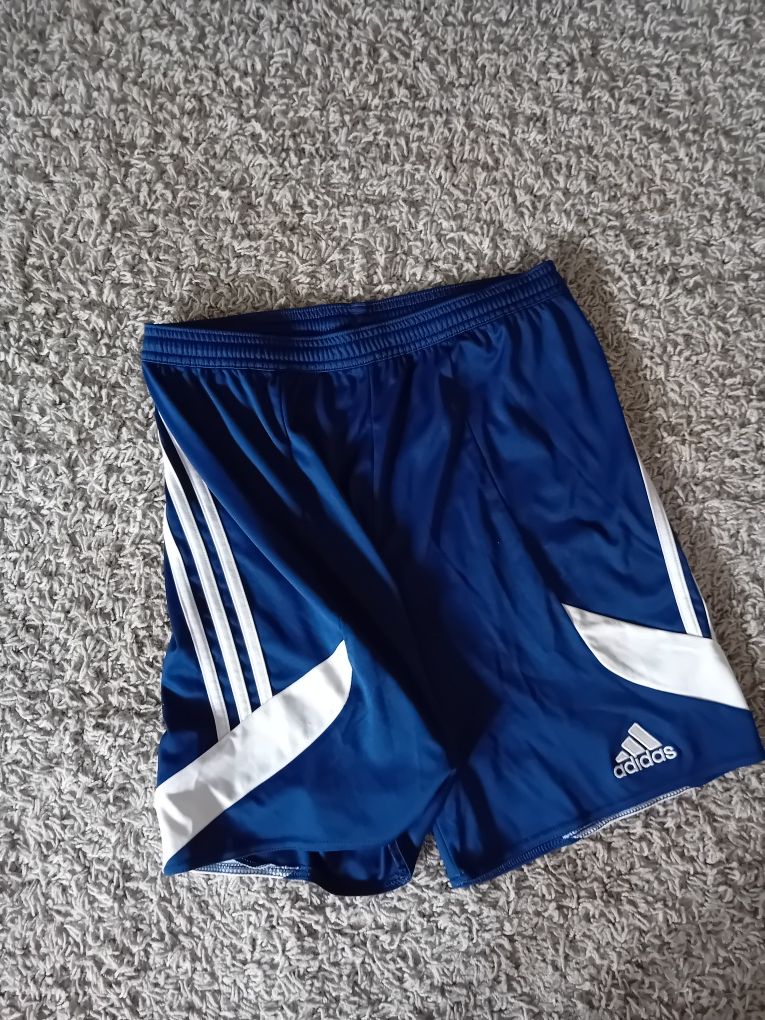 Adidas spodenki chłopięce nowe