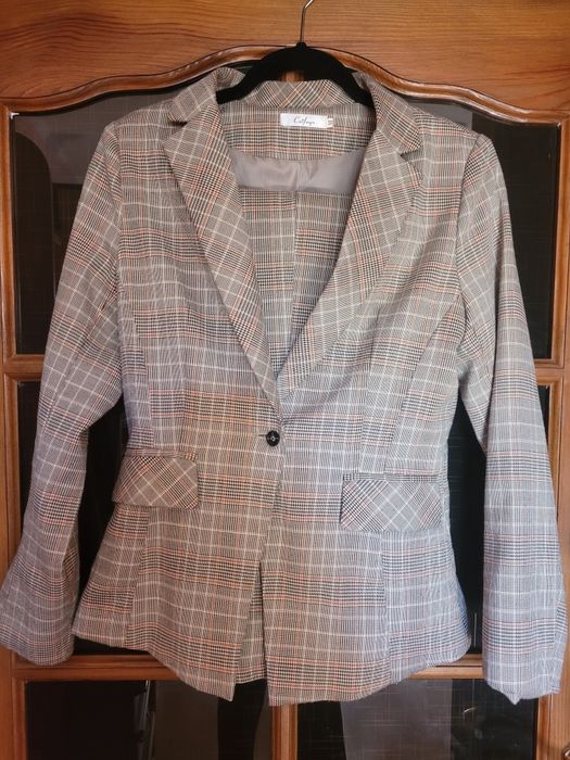 Стильный брючный костюм