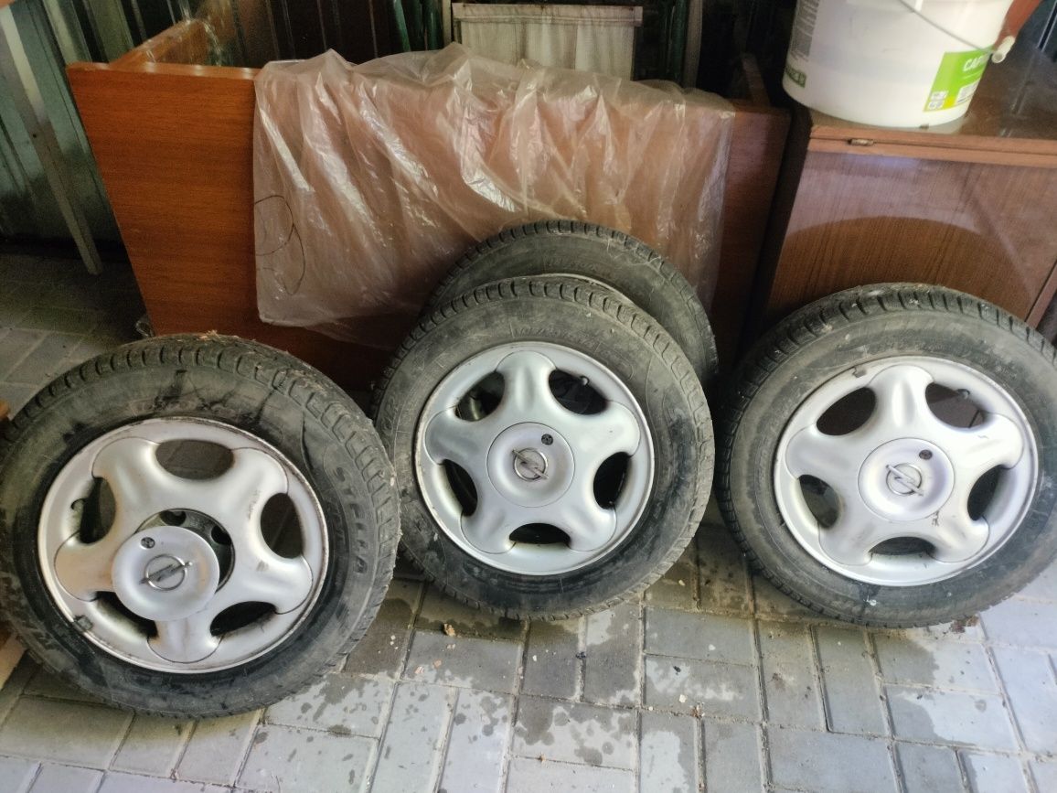 Felgi opel corsa c r14 opony letnie.