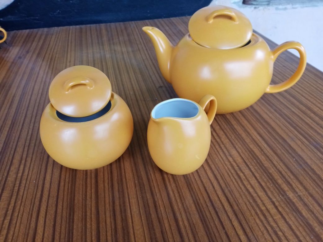 Serwis kawowy 6 osobowy niesygnowany porcelanowy