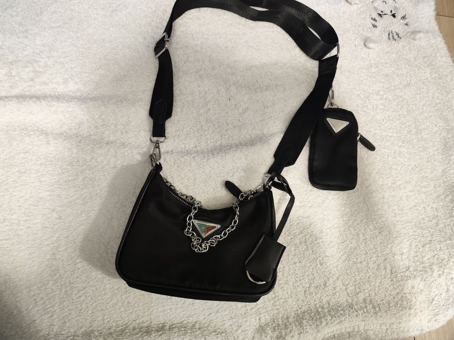 Torebka czarna gruby pasek