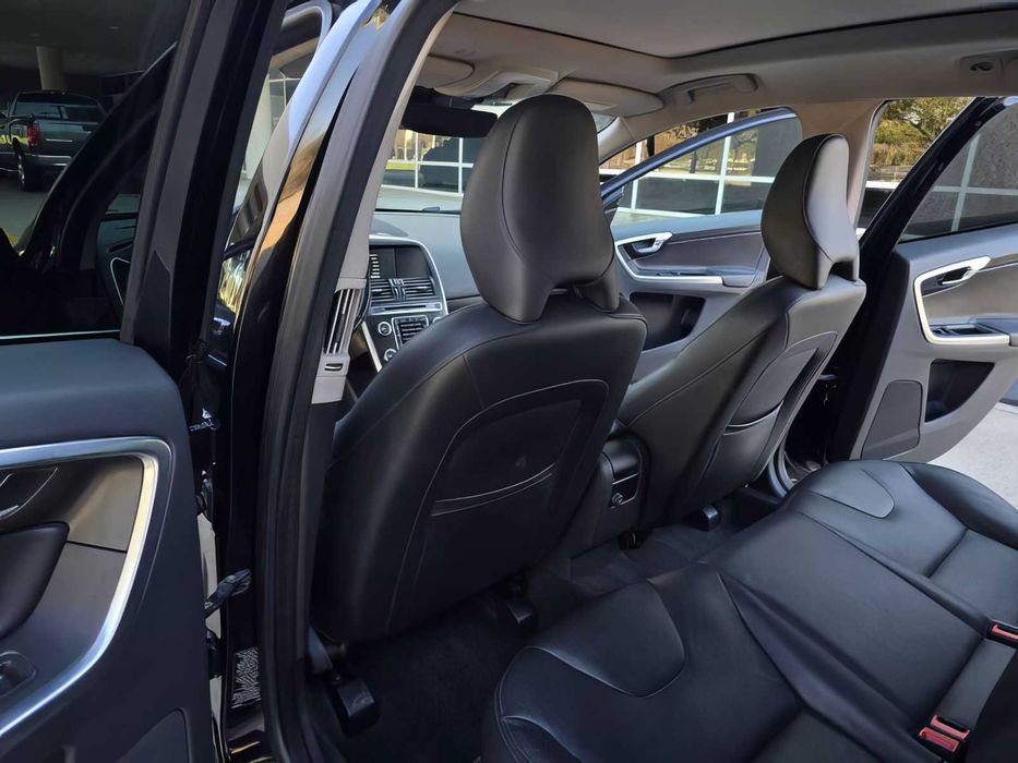 Volvo XC60      2016