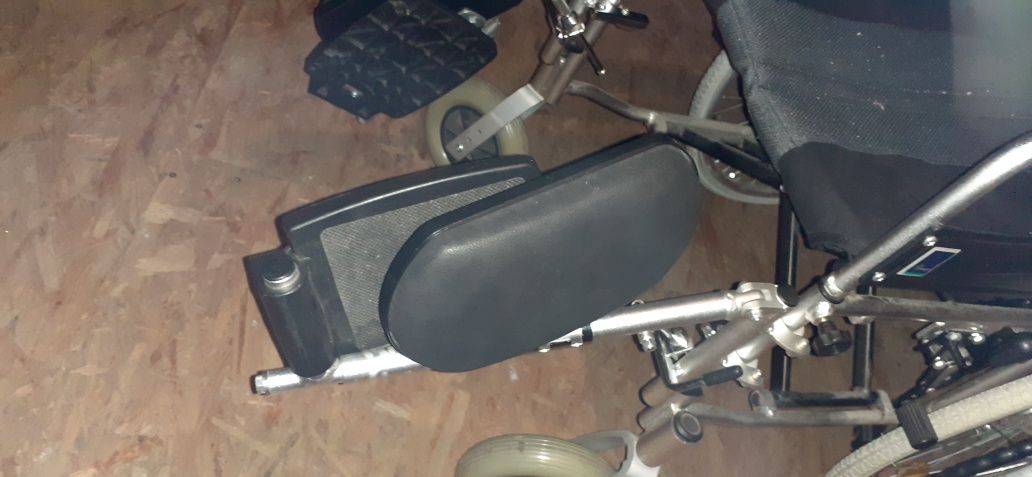 Wózek inwalidzki stabilizujący głównie plecy.firmy Timago