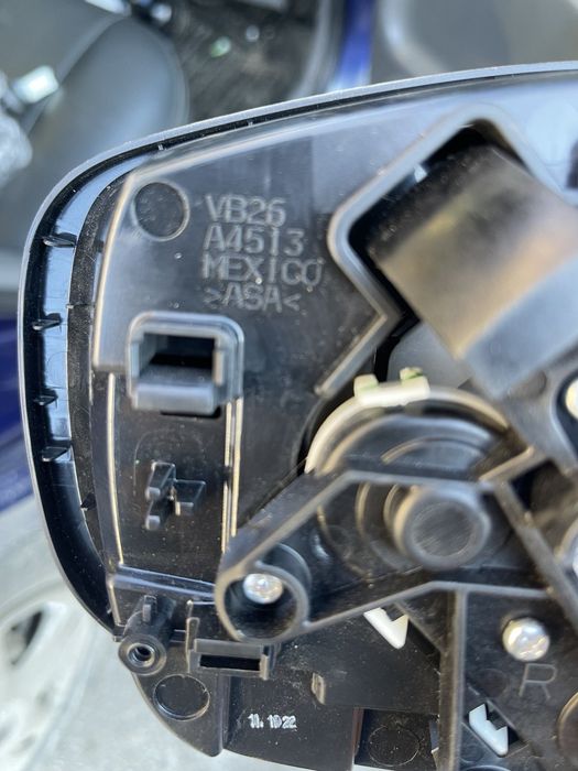 Продам дзеркало на Subaru Legacy Outback