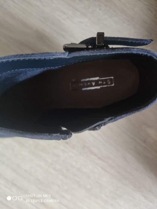 Продам жіночі демісезонні замшеві ботіночки