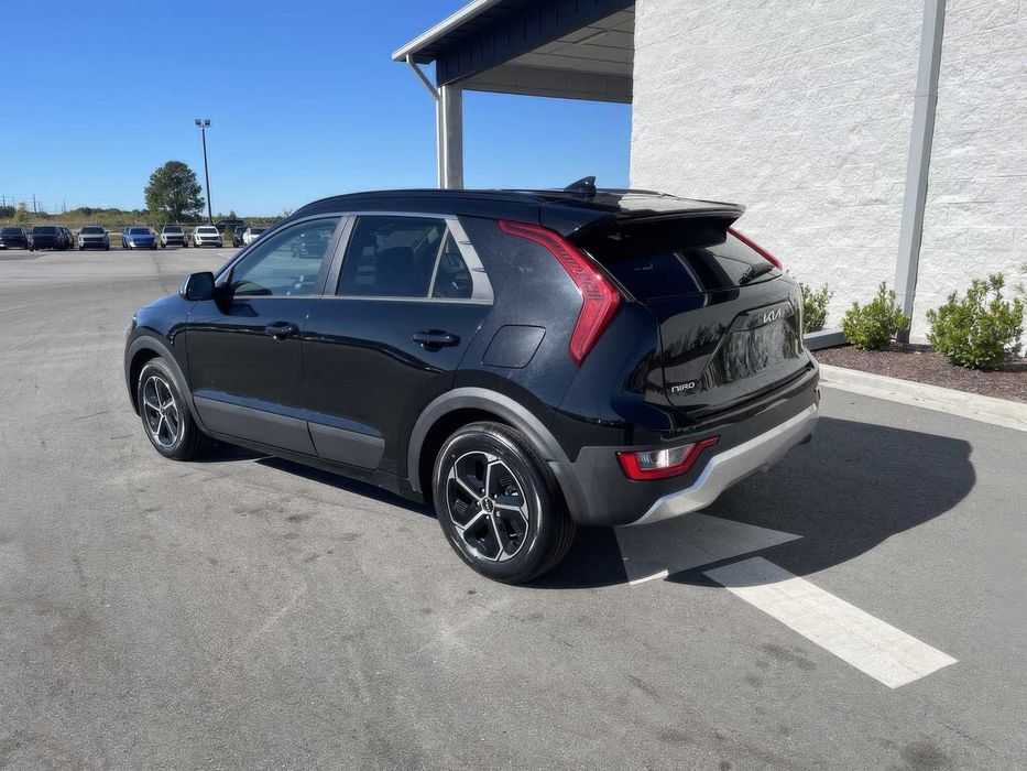 Kia Niro EX      2023