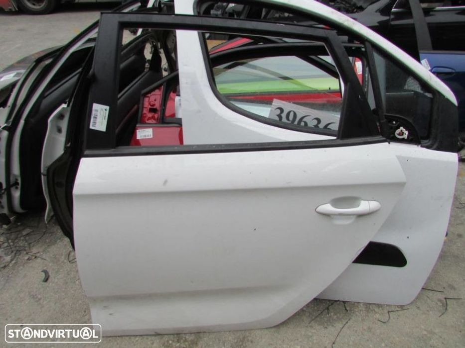 Porta Tras Esquerda Kia Carens do ano 2012