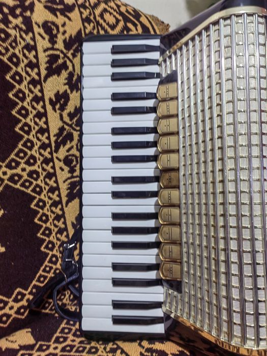 Akordeon hohner 120basy 4 hury