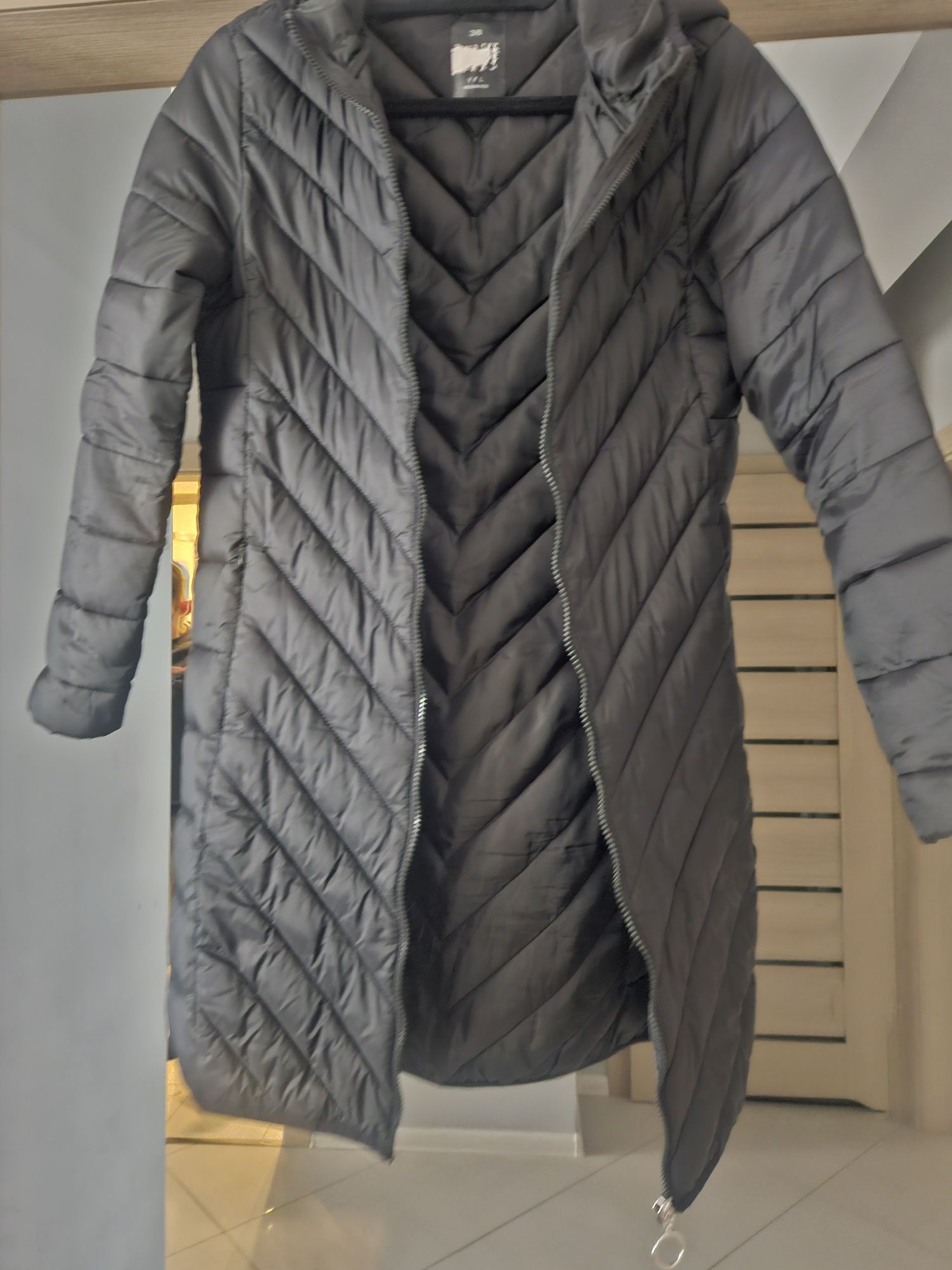 Reserved r 38 M czarna dłuższa kurtka przejściówka pikowana wiosenna
