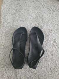 Sandalki crocs w6