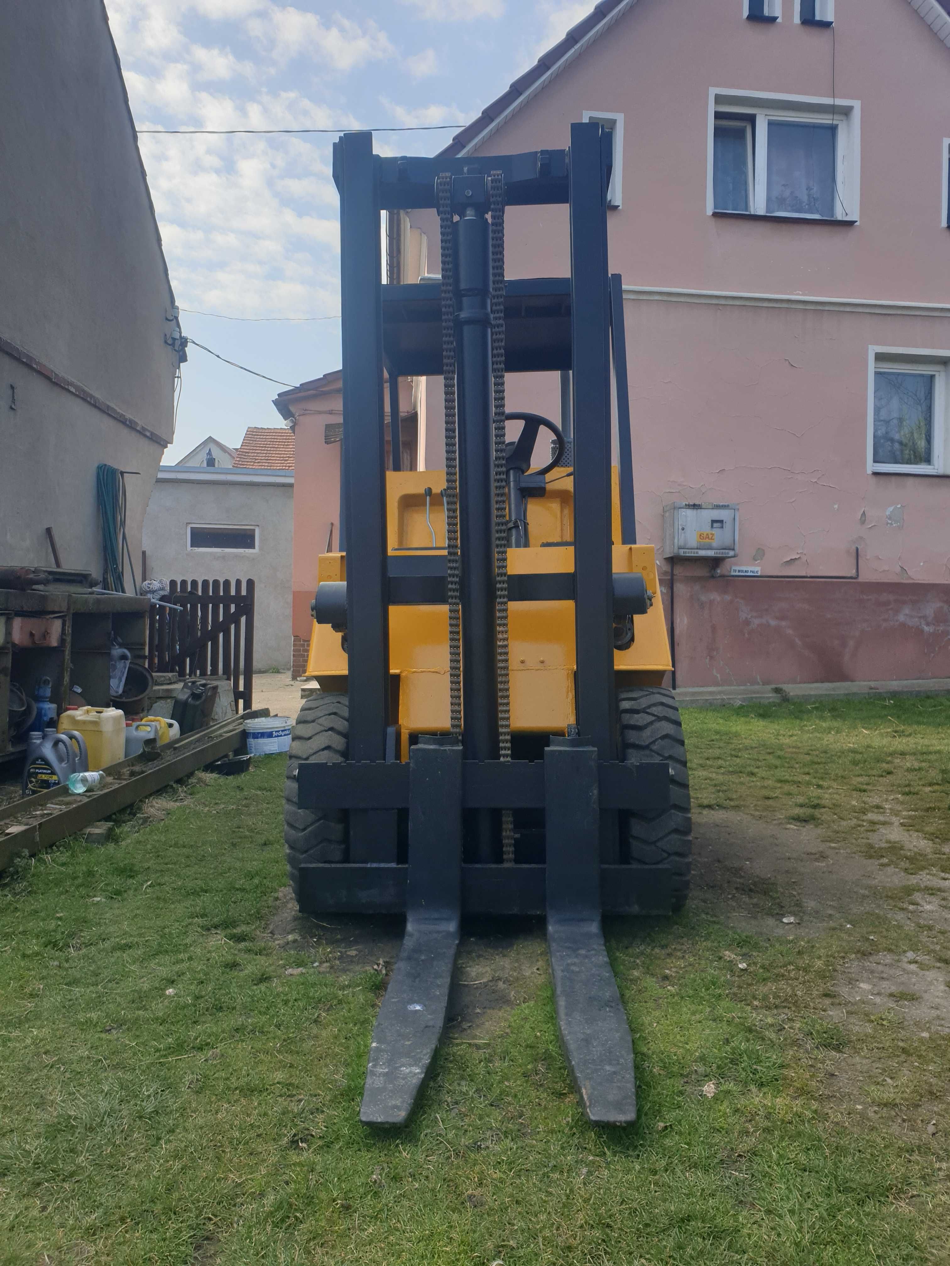 Wózek widłowy Bługar