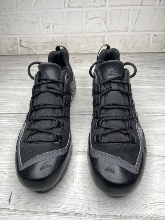 Крутые черные adidas terrex swift solo пеший туризм