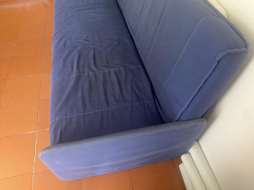 Sofa cama azul bem conservado