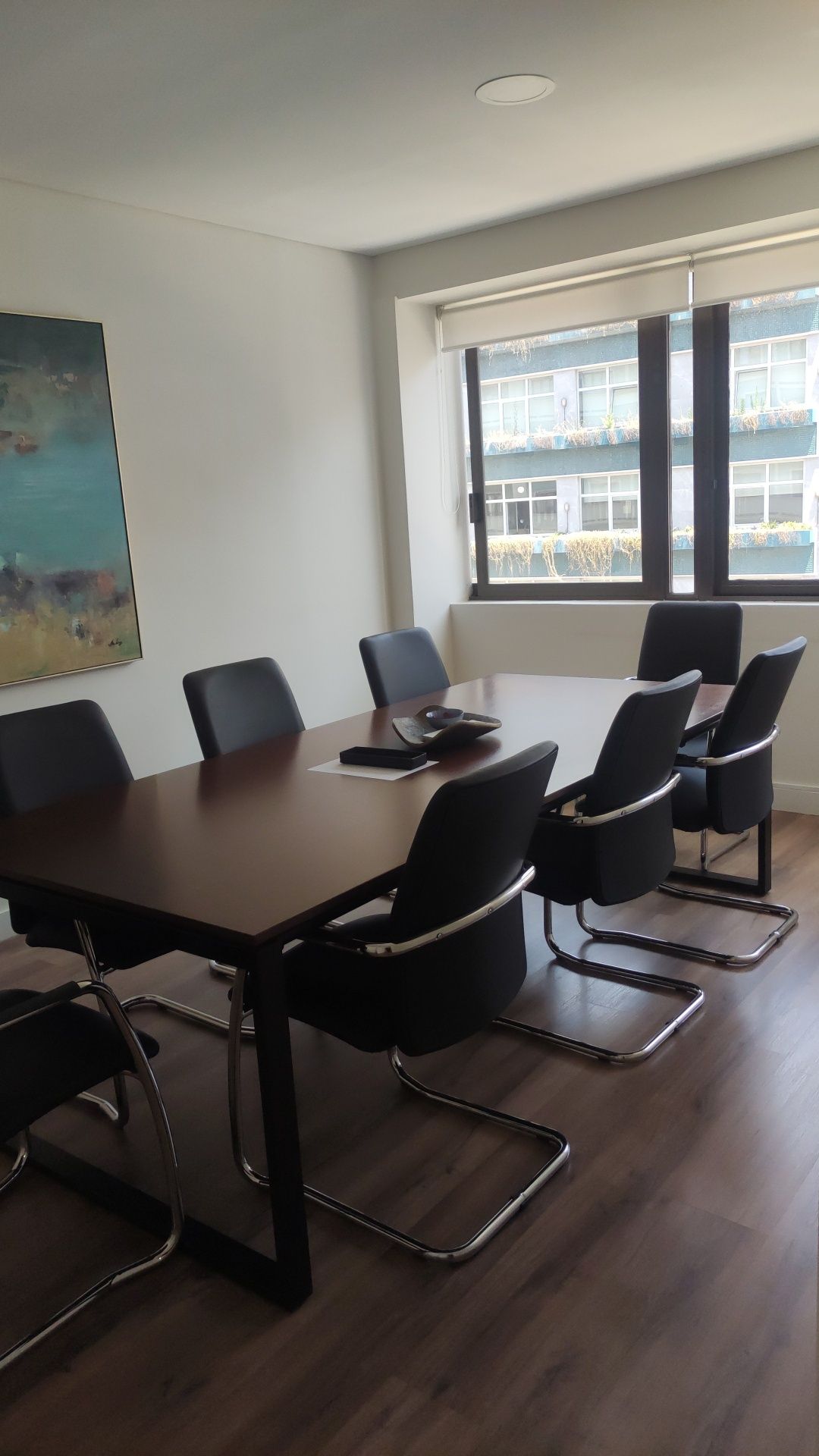 Arrenda-se sala ou posto de trabalho em sala partilhada