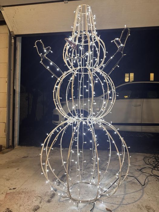 Шикарний дворовий (можна і для дому) сніговик з гирляндою 2м