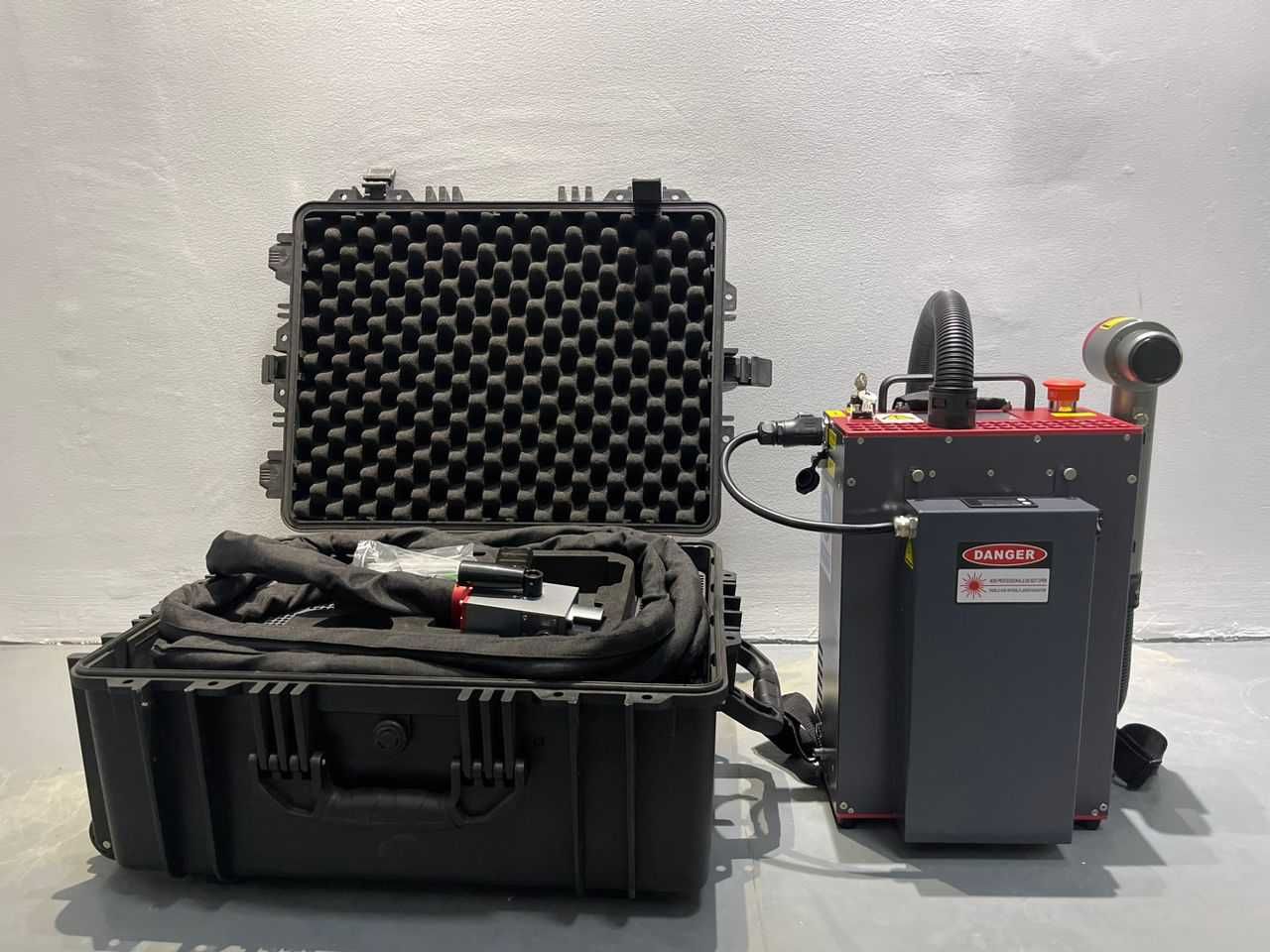Laser do czyszczenia pulsacyjny 100-500W - Walizka lub Wózek
