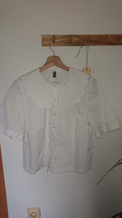H&M popelinowa bluzka z ozdobnym kołnierzem M'