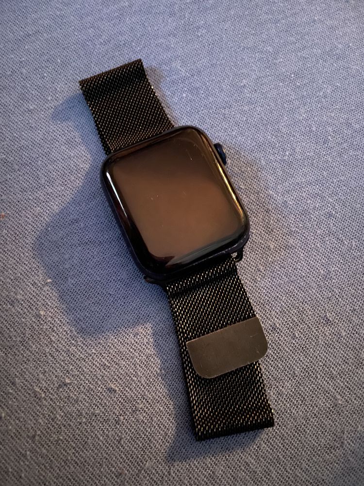 Apple Watch 6 gps na zegarku super stan