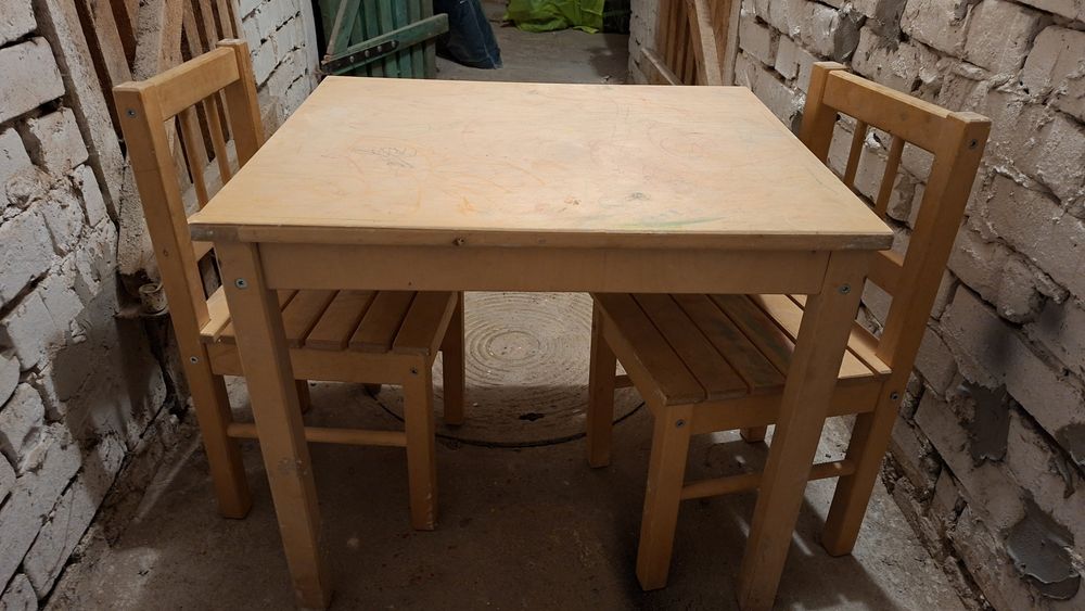 Stolik dziecięcy